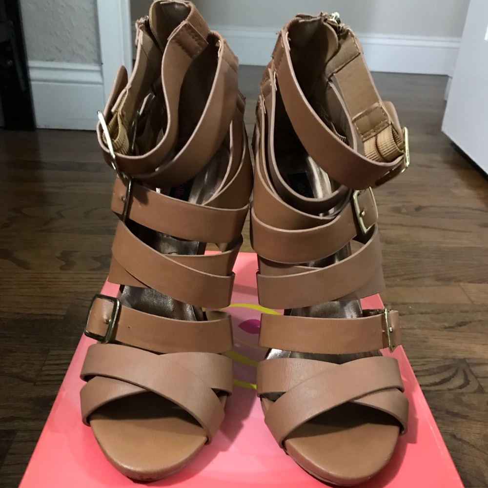 Heels - Picture 2 of 5